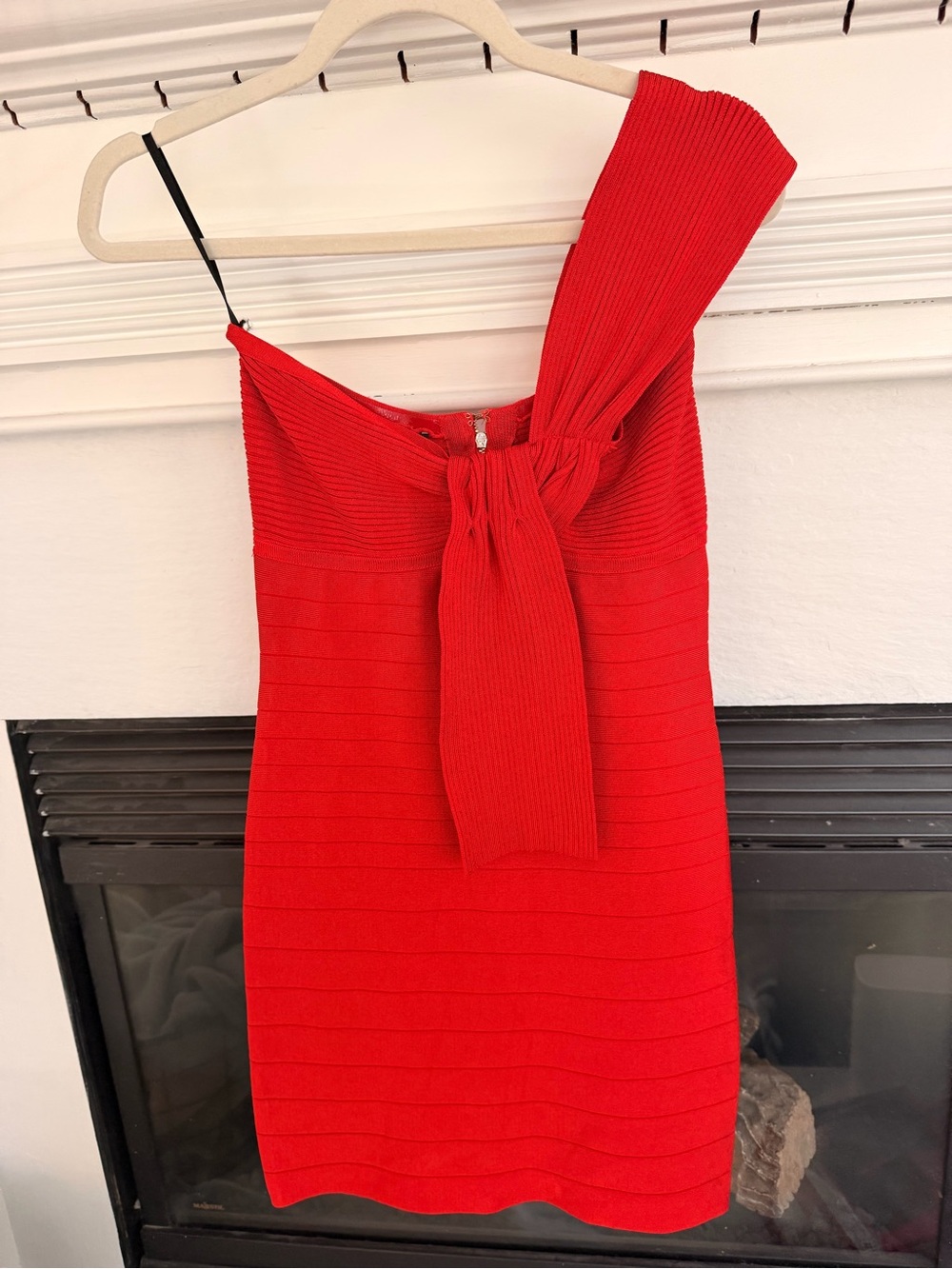 bebe Red One-Shoulder Knot Bandage Dress